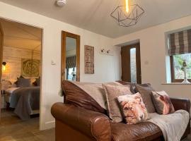 Hollies Cottage, hotel with jacuzzis in Keighley