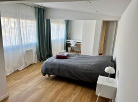 Sur le Loing – hotel w mieście Moret-sur-Loing