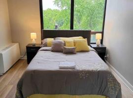 Affordable One Bedroom Rockford, huoneisto kohteessa Rockford