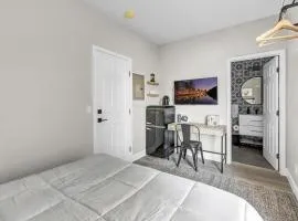 Single Bedroom - Queen Size. Heart of Downtown Vista