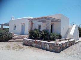 Villa Laugh, on The Limnes Beach, Cottage in Kampos Paros