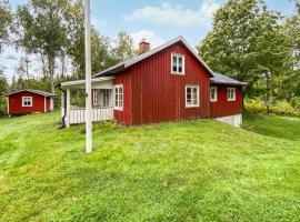 3 Bedroom Cozy Home In Lngserud, sumarhús í Rullan