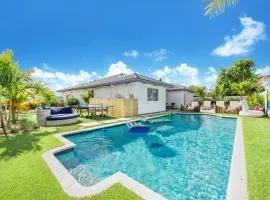 Grand 6BR Escape Resort Pool, Beach & Mini Golf L09