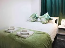 Unique 3 Bedroom House FREE WiFI & Parking