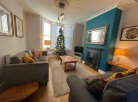 Gloucester Rd 2 mins away - Fab, new, trendy house, Hotel in Bristol