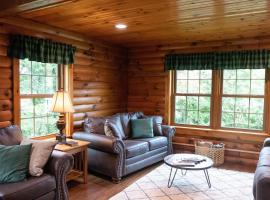 Maple Leaf Cabin, chalet a Millersburg