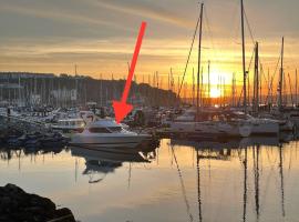 *NEW* GORGEOUS BOAT STAY WITH VIEWS!, hotell i Brixham