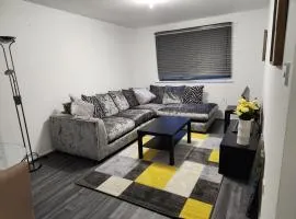 1 bedroom service apartment with Netflix