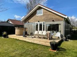 Familiewoning met jacuzzi nabij bij strand, 10 pers
