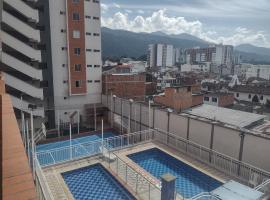 B&B in Floridablanca with a pool, hotel in Floridablanca