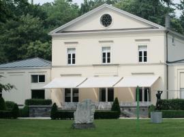 Hotel Domein Den Rooy, hotel v destinaci Hoogstraten