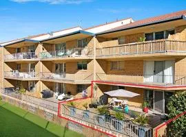 Kirra Beachside