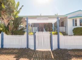 Picnic Cottage, Lovely Home Near The Beach, hotel en Picnic Bay