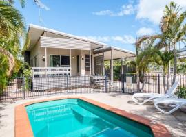 Dolphin Escape Holiday House, holiday rental in Horseshoe Bay