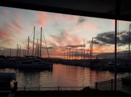 Marina Views, Ferienwohnung in One Tree Point