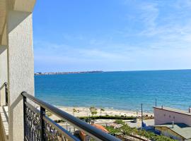 Private Apartments by the sea with a large terrace in Apart hotel!、ポモリエのホテル