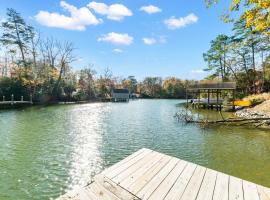 Gorgeous Riverfront Getaway with Private Dock!, hotel with parking in Weems