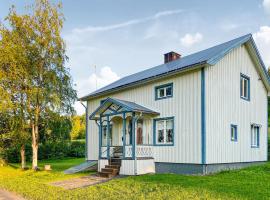 Gorgeous Home In Strmsund With Kitchen, hotel con estacionamiento en Nedre Lillviken