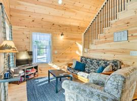 Maine Cabin Rental on Rangeley Lake!, hytte i Rangeley