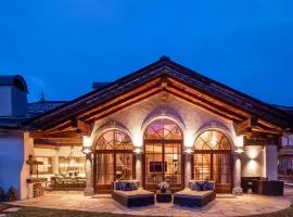 Exclusive Tyrolean Chalet near Ski lifts