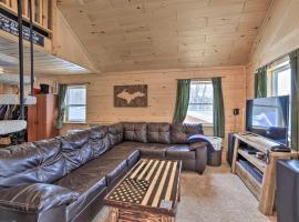 Manistique Cabin with Grill - Near Thunder Lake, дом для отпуска в городе Steuben