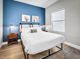 Single Bedroom - Queen Size. Heart of Downtown Vista, hotel u gradu Vista