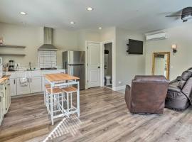 Pleasant Hill Studio with Pool and Hot Tub Access, מלון עם ג׳קוזי בפלזנט היל