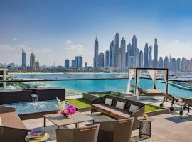 Marriott Resort Palm Jumeirah, Dubai, hotelli Dubaissa lähellä maamerkkiä Burj al-arab -pilvenpiirtäjä