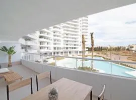 Global Properties, Apartamento con terraza y vistas a la piscina en Gran Canet