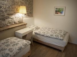 Les Myosotis, hotel v destinaci Assesse