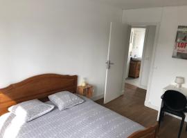 FENUA : gite 5 chambres 10 couchages en ville, apartment in Valognes