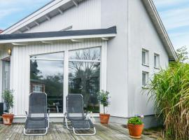 Awesome Home In Trelleborg With House Sea View，特雷勒堡的飯店