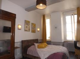 Chambre d'hôtes LARIBOISIERE, hotel barato en Fougères