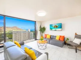 Chic Condo Near Waikiki Beach - Free Parking!
