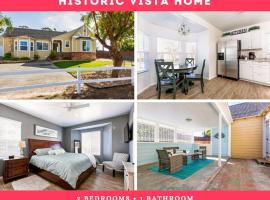 Heart of Historic Downtown Vista Home. Walk everywhere, hotel near Antique Gas Steam Engine Museum, Vista