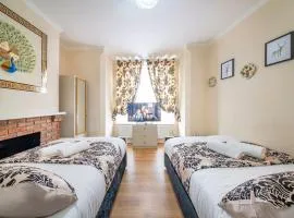 *1va* ground floor apartment setup for your most amazing & relaxed stay + Free Parking + Free Fast WiFi *