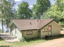 3 Bedroom Stunning Home In Lidhult, holiday home in Torseryd