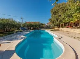 Holiday home Apios