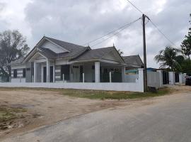 OLIA MEDINA KERTEH 4 BILIK HOMESTaY: Kampong Kemaman şehrinde bir tatil evi