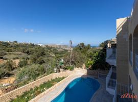 The Grove Valley Views Apartment w/ Communal Pool, családi szálloda Xagħrában