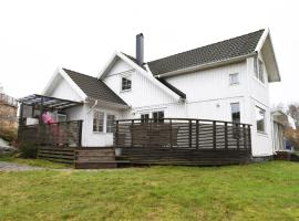 Lovely holiday home in Gothenburg near the sea, מלון בTorslanda