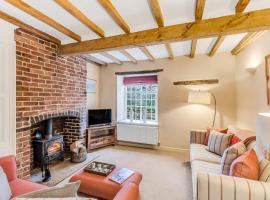 Brand Hill Cottage with Hot Tub, feriebolig i Loughborough