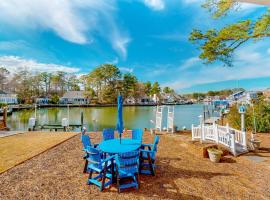 Whimsy Waterfront, pet-friendly hotel in Ocean Pines