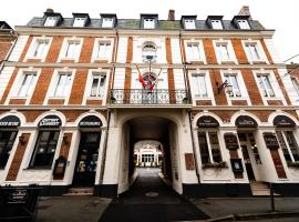 Hôtel Le Lion D'or, hotel v destinácii Bernay