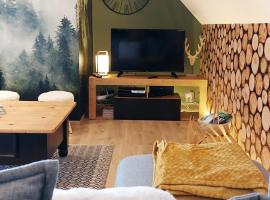 La forêt des Marmottes, hotel in Besse-et-Saint-Anastaise