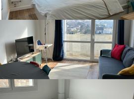 Roosevelt Cosy 2BR Easy Access to Paris Free parking, hotel near Saint-Germain-en-Laye Bel-Air - Fourqueux Train Station, Saint-Germain-en-Laye