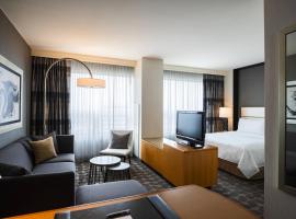 Renaissance Chicago O'Hare Suites Hotel, hotel with pools in Rosemont