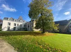 La chambre et le studio du château du golf de Bernalmont