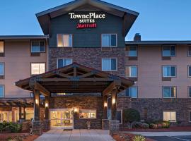 TownePlace Suites Fayetteville Cross Creek, hotel with pools in Fayetteville