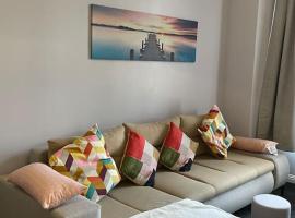 Spacious one bedroom flat, entire property., departamento en Greenock